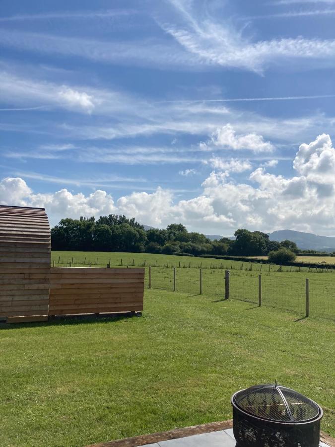 Abbey Farm Luxury Glamping Hotel Rhuddlan Exterior photo