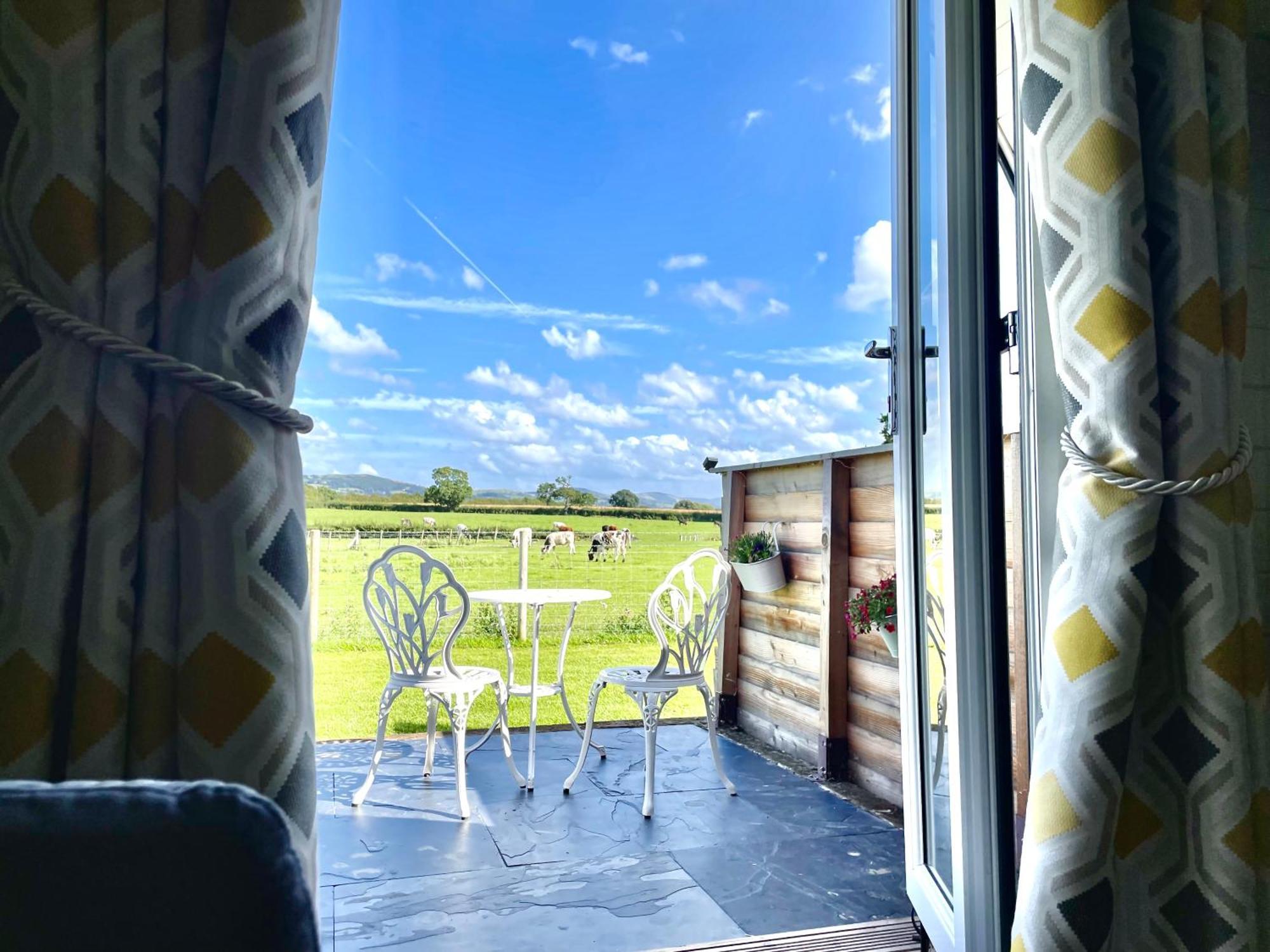 Abbey Farm Luxury Glamping Hotel Rhuddlan Exterior photo